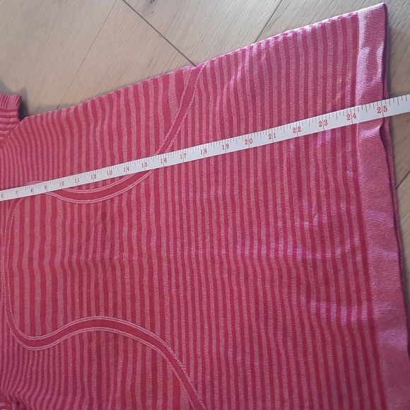 LULULEMON Sz 4 Striped Workout Tee VGUC - Picture 4 of 5